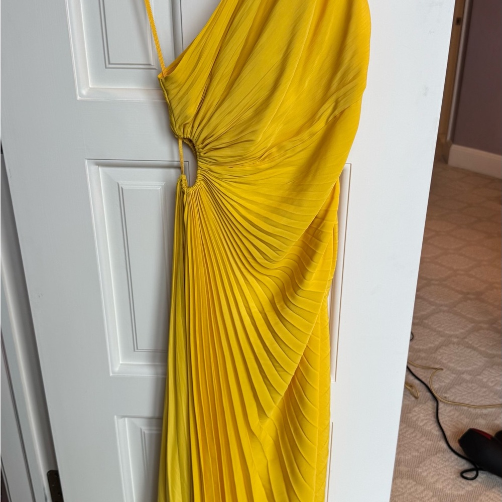 Elegant Yellow Pleated Dress